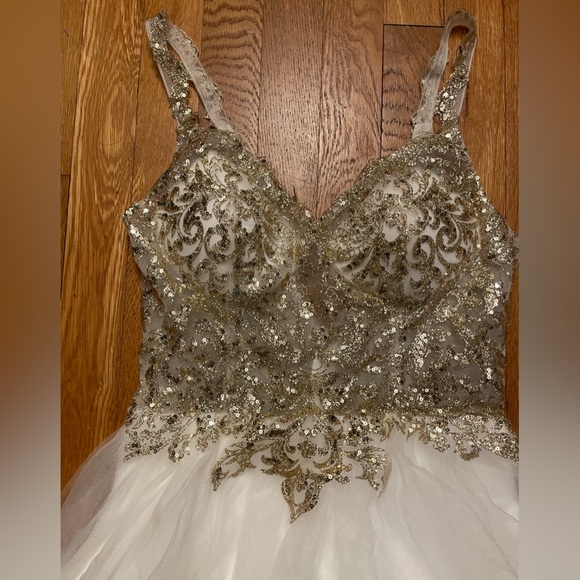 Elegant White and Gold Dress - Picture 3 of 4